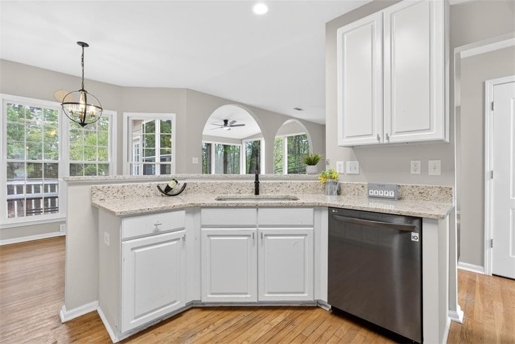 5 bedroom, 4 bathroom, 2,500 sq ft single family residence under contract at 320 Wynstone Way, Duluth, GA 30097 — photo 9