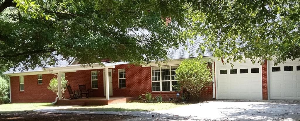 4 bedroom, 5 bathroom, 4,900 sq ft single family residence for sale at 5478 Flakes Mill Road, Ellenwood, GA 30294 — photo 2