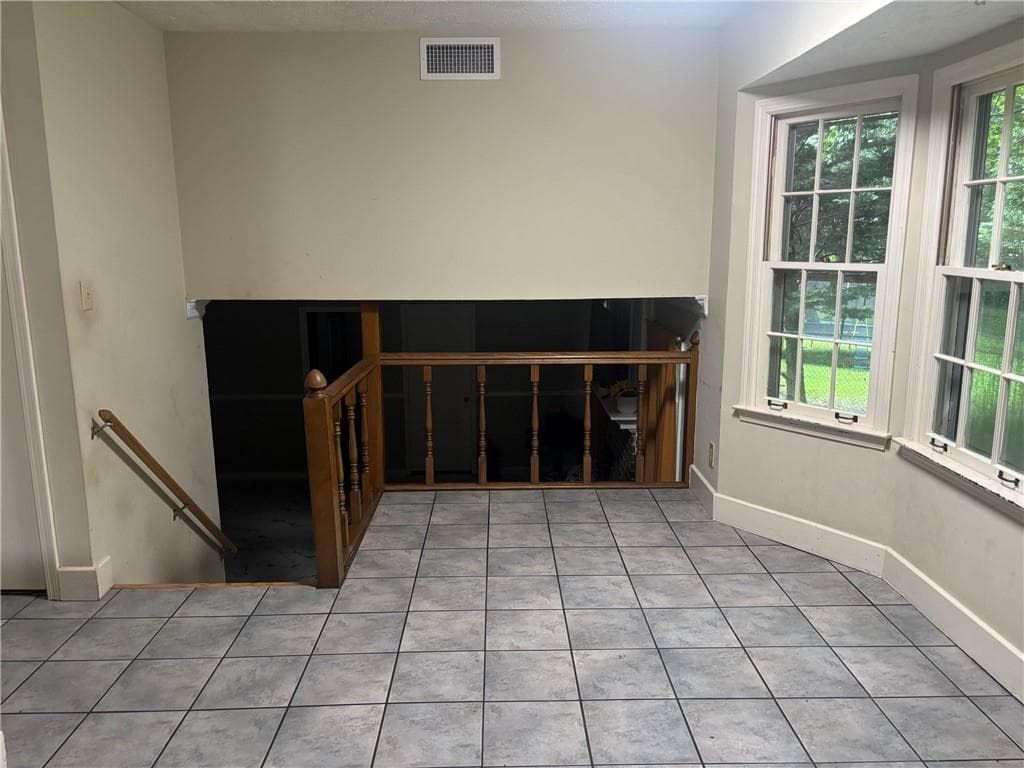 5 bedroom, 3 bathroom, 2,285 sq ft single family residence for sale at 1966 Kensington High Street, Lilburn, GA 30047 — photo 6