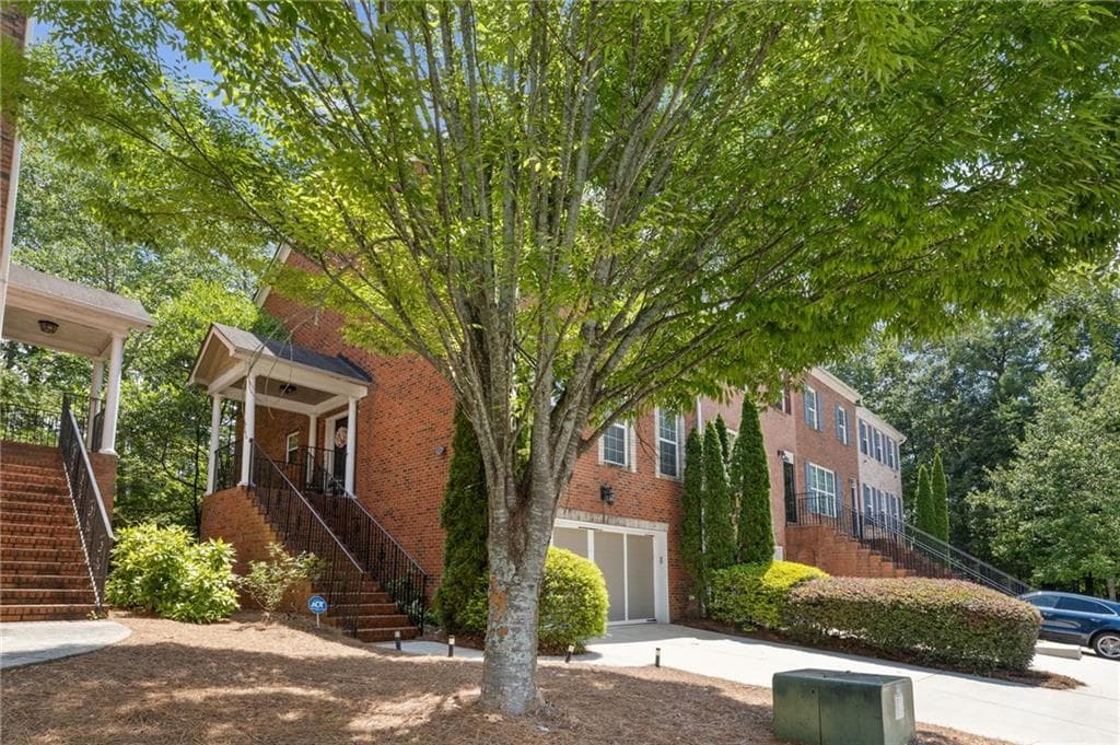 4 bedroom, 4 bathroom, 2,486 sq ft townhouse for sale at 2276 Ewell Park Drive, Lawrenceville, GA 30043 — photo 2