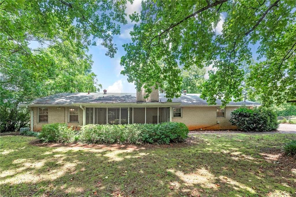 3 bedroom, 2 bathroom, 1,806 sq ft single family residence under contract at 1318 East Lake Road, Mcdonough, GA 30252 — photo 6