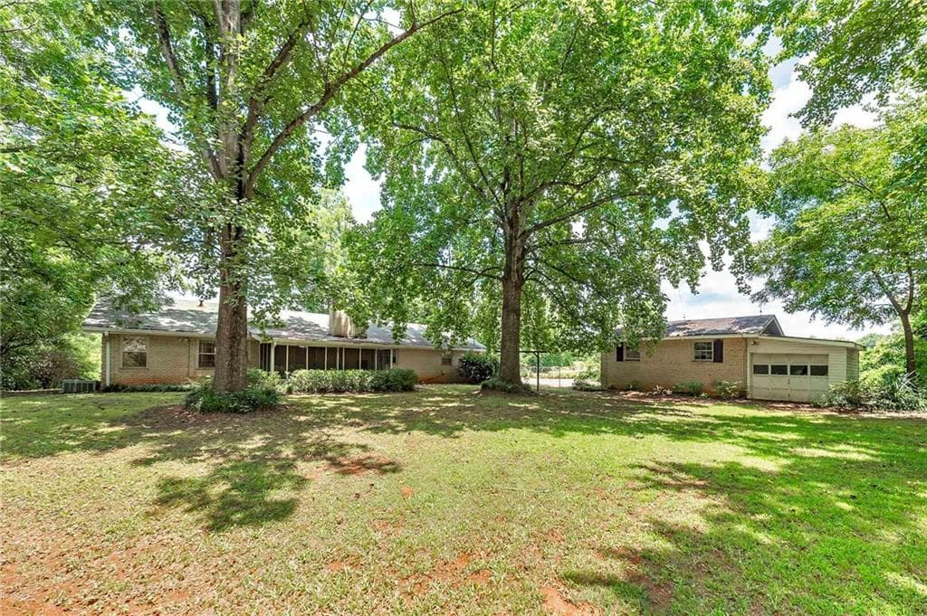 3 bedroom, 2 bathroom, 1,806 sq ft single family residence under contract at 1318 East Lake Road, Mcdonough, GA 30252 — photo 7
