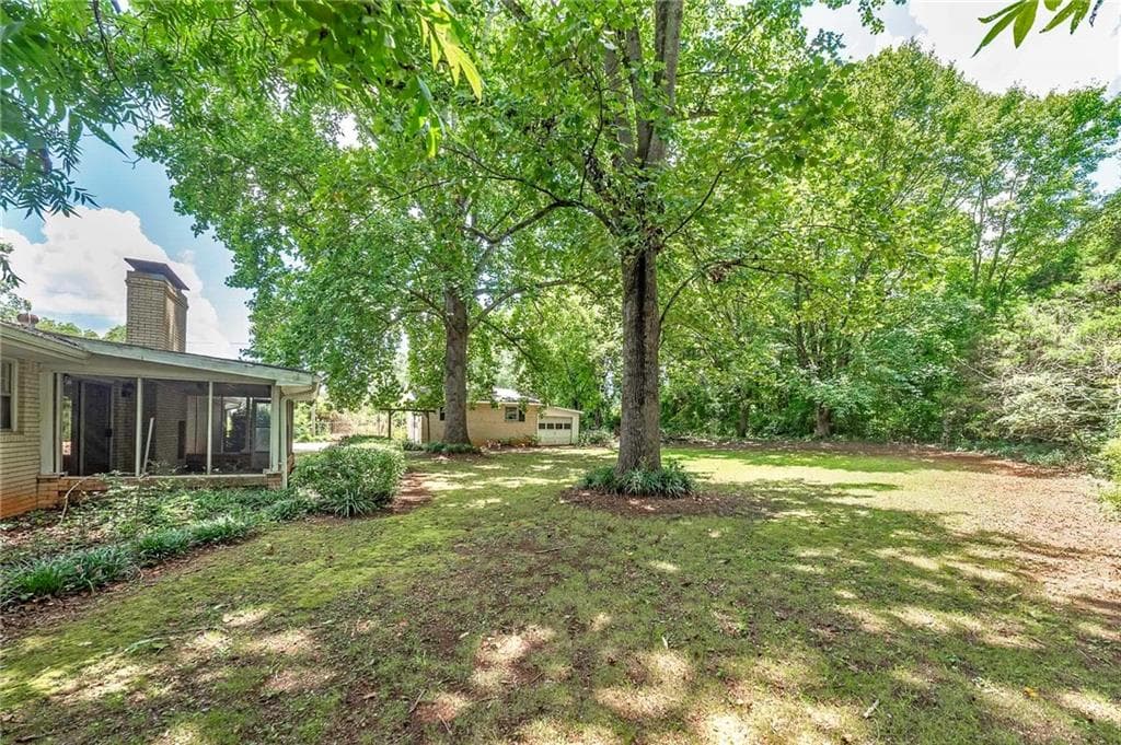 3 bedroom, 2 bathroom, 1,806 sq ft single family residence under contract at 1318 East Lake Road, Mcdonough, GA 30252 — photo 8