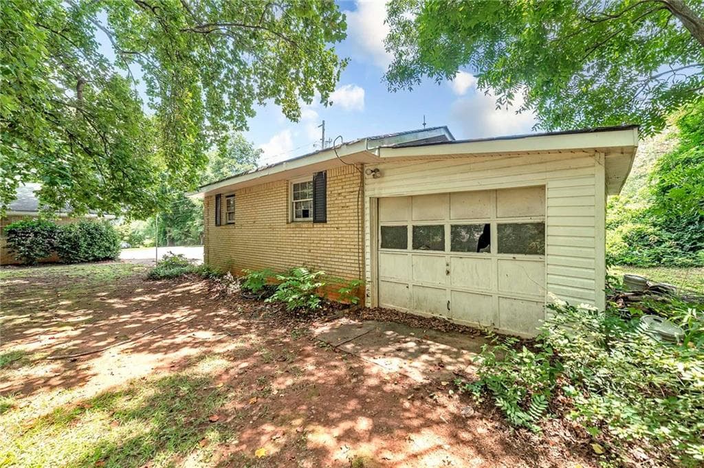 3 bedroom, 2 bathroom, 1,806 sq ft single family residence under contract at 1318 East Lake Road, Mcdonough, GA 30252 — photo 10