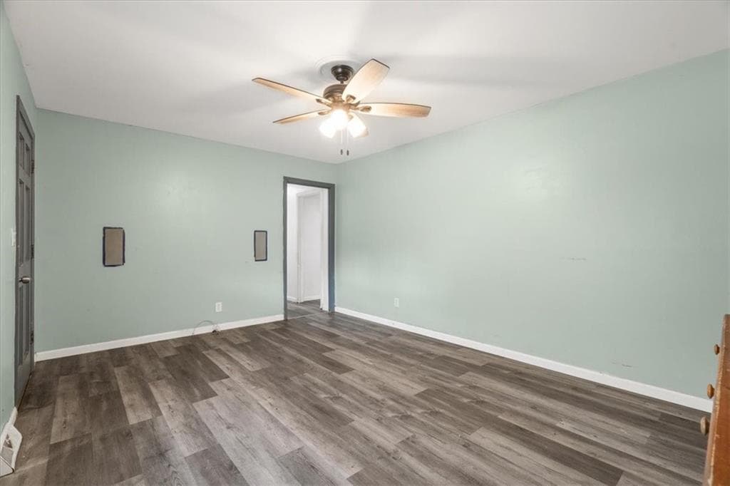 3 bedroom, 2 bathroom, 1,341 sq ft single family residence under contract at 126 Kinman Road, Calhoun, GA 30701 — photo 4
