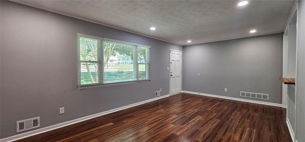 3 bedroom, 2 bathroom, 1,851 sq ft single family residence for sale at 1096 Deleon Court, Clarkston, GA 30021 — photo 4