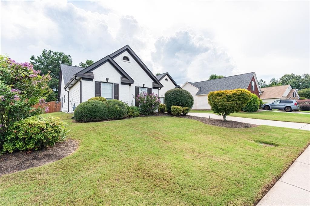 3 bedroom, 2 bathroom, 2,400 sq ft single family residence under contract at 3554 Dunbar Lane, Suwanee, GA 30024 — photo 2