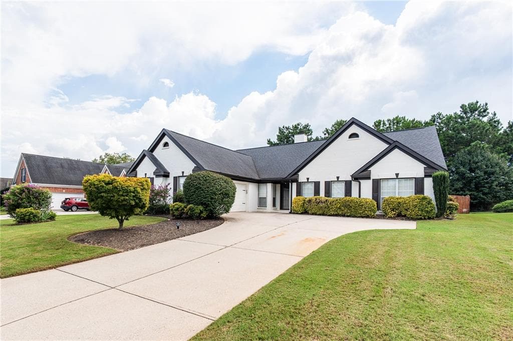 3 bedroom, 2 bathroom, 2,400 sq ft single family residence under contract at 3554 Dunbar Lane, Suwanee, GA 30024 — photo 3