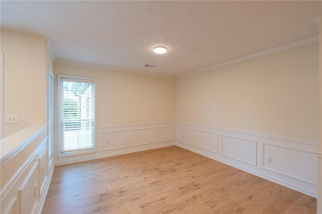 3 bedroom, 2 bathroom, 2,400 sq ft single family residence under contract at 3554 Dunbar Lane, Suwanee, GA 30024 — photo 8
