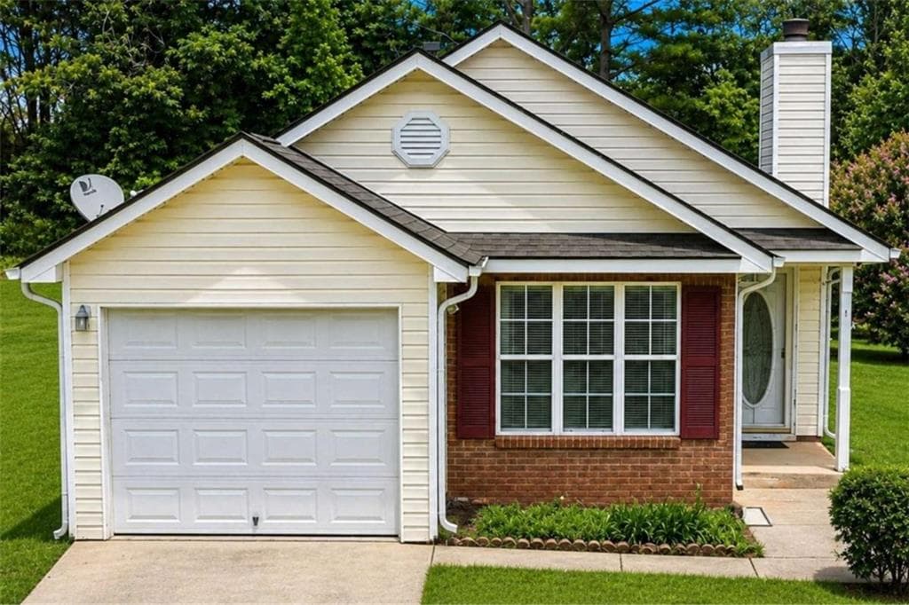 3 bedroom, 2 bathroom, 1,143 sq ft single family residence for sale at 121 Samanthas Way, Mcdonough, GA 30253