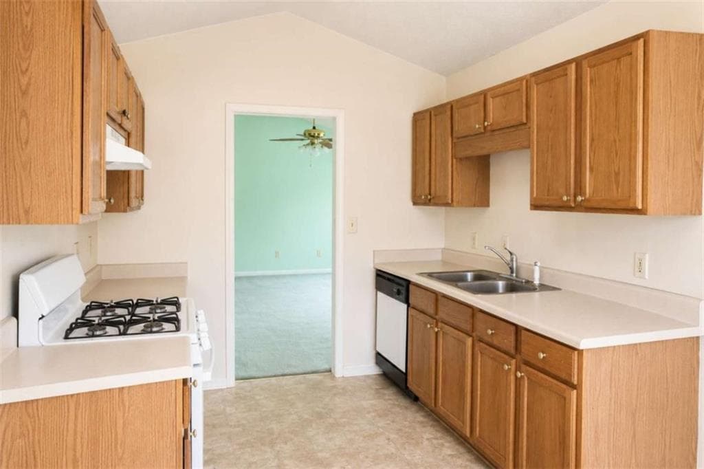 3 bedroom, 2 bathroom, 1,143 sq ft single family residence for sale at 121 Samanthas Way, Mcdonough, GA 30253 — photo 10