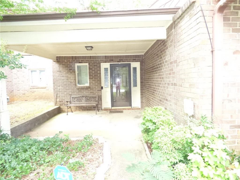 2 bedroom, 3 bathroom, 1,398 sq ft townhouse for sale at 1572 Circlestone Drive, Stone Mountain, GA 30088 — photo 2