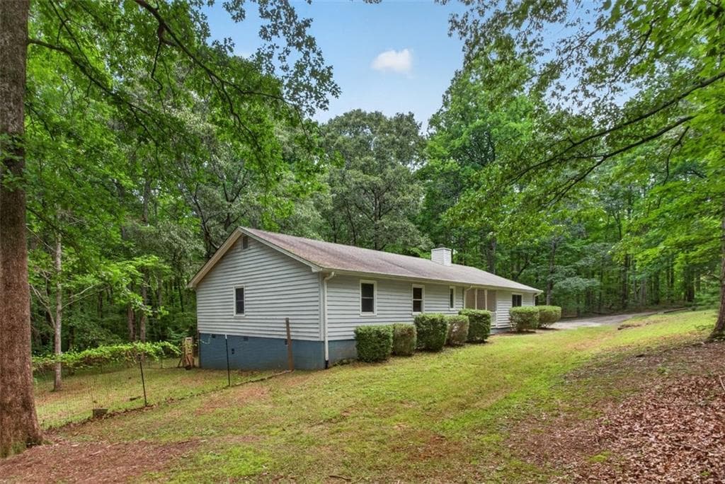 3 bedroom, 2 bathroom, 2,100 sq ft single family residence for sale at 271 Broken Arrow Trail, Dahlonega, GA 30533 — photo 5
