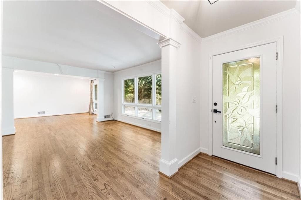 4 bedroom, 4 bathroom, 2,800 sq ft single family residence under contract at 310 Clear Creek Court, Roswell, GA 30076 — photo 3