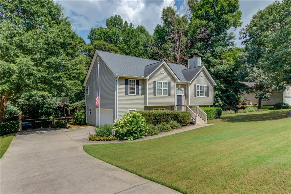 4 bedroom, 3 bathroom, 2,430 sq ft single family residence for sale at 12 Chatham Court, Jefferson, GA 30549 — photo 2