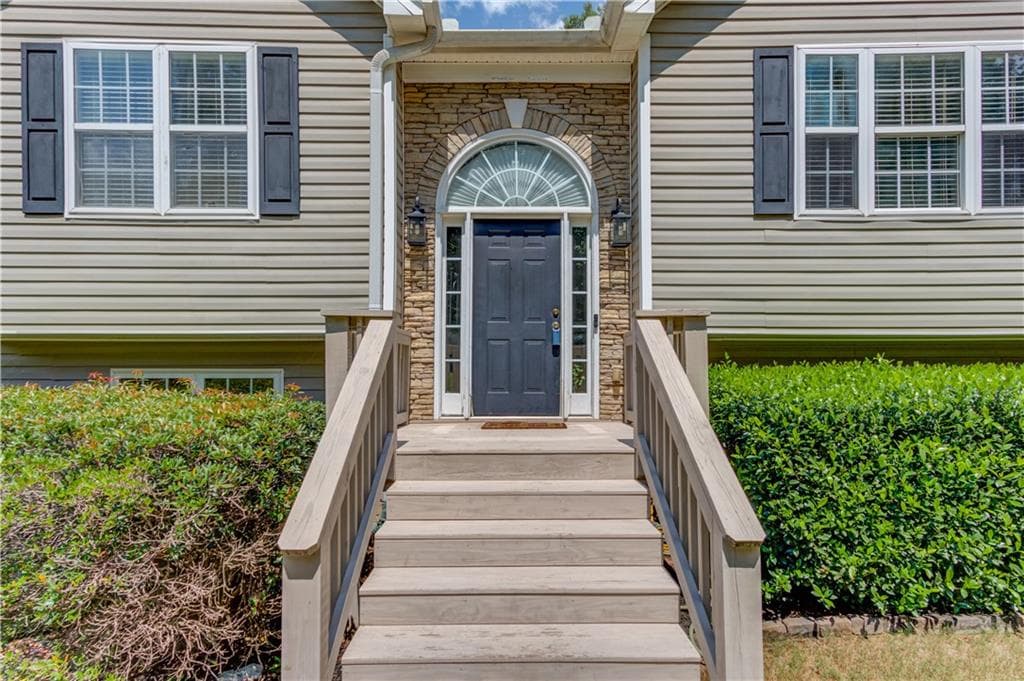 4 bedroom, 3 bathroom, 2,430 sq ft single family residence for sale at 12 Chatham Court, Jefferson, GA 30549 — photo 3