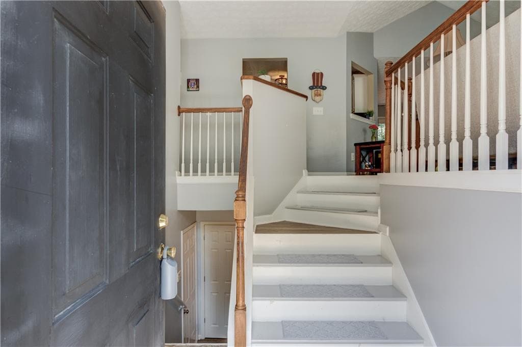 4 bedroom, 3 bathroom, 2,430 sq ft single family residence for sale at 12 Chatham Court, Jefferson, GA 30549 — photo 4