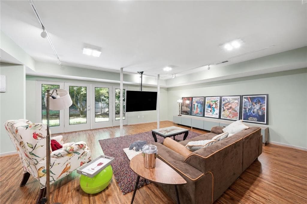 4 bedroom, 5 bathroom, 3,991 sq ft single family residence under contract at 990 Lake Charles Drive, Roswell, GA 30075 — photo 8