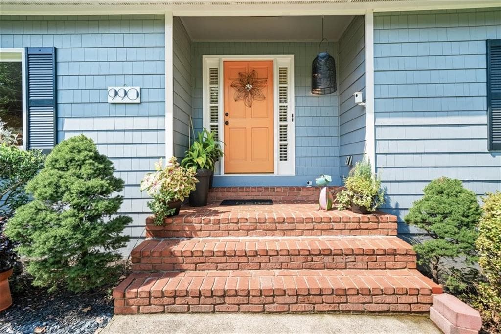 4 bedroom, 5 bathroom, 3,991 sq ft single family residence under contract at 990 Lake Charles Drive, Roswell, GA 30075 — photo 10
