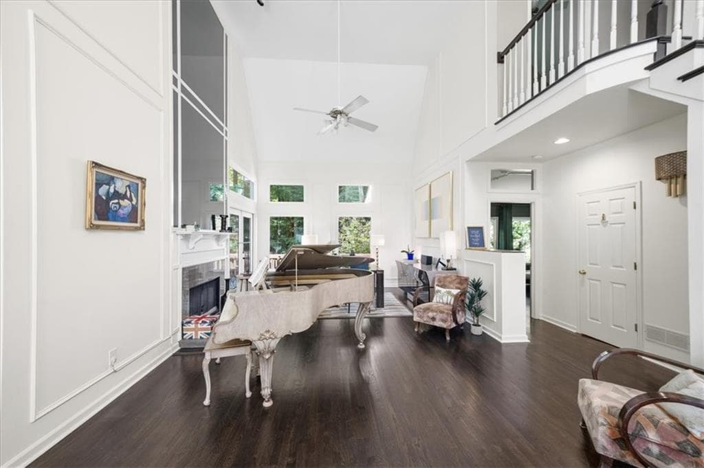 4 bedroom, 5 bathroom, 3,991 sq ft single family residence under contract at 990 Lake Charles Drive, Roswell, GA 30075 — photo 2