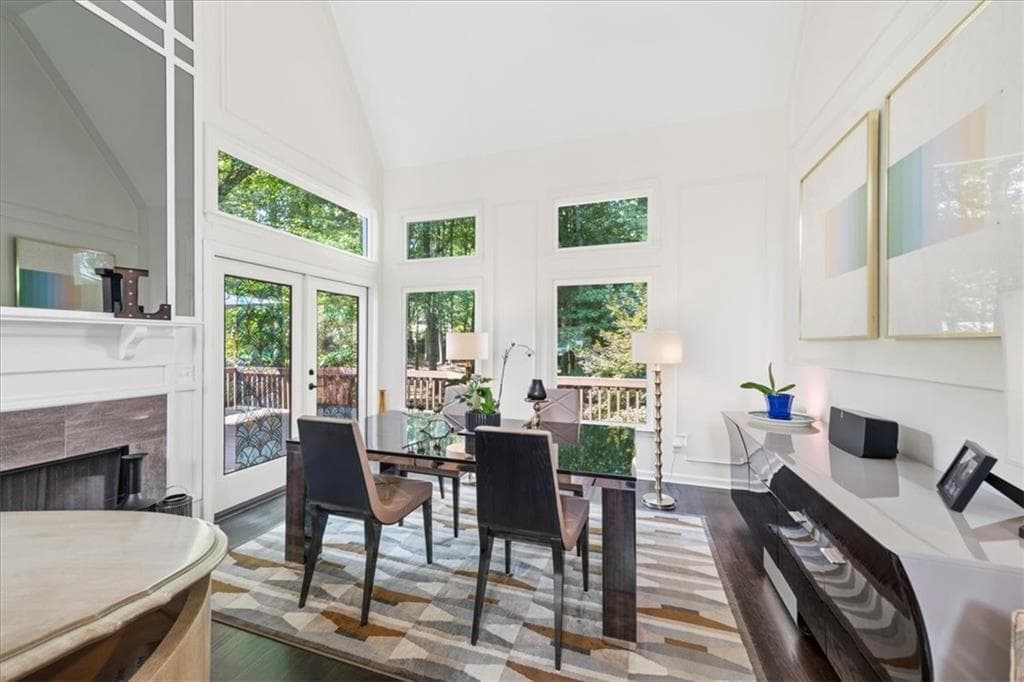 4 bedroom, 5 bathroom, 3,991 sq ft single family residence under contract at 990 Lake Charles Drive, Roswell, GA 30075 — photo 4