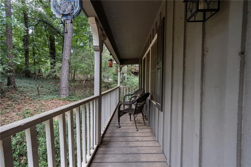 3 bedroom, 2 bathroom, 2,184 sq ft single family residence under contract at 1982 Winding Creek Lane, Marietta, GA 30064 — photo 3