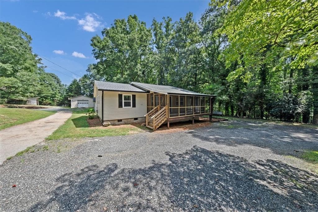 3 bedroom, 2 bathroom, 1,788 sq ft single family residence for sale at 400 Wyldewoode Drive, Mcdonough, GA 30253 — photo 2