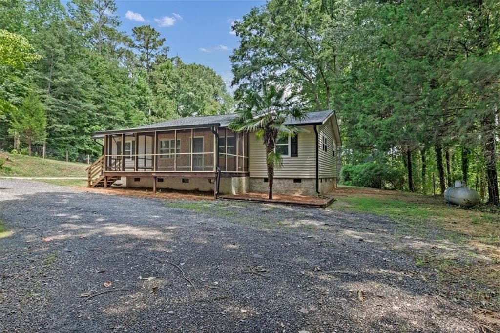 3 bedroom, 2 bathroom, 1,788 sq ft single family residence for sale at 400 Wyldewoode Drive, Mcdonough, GA 30253 — photo 3