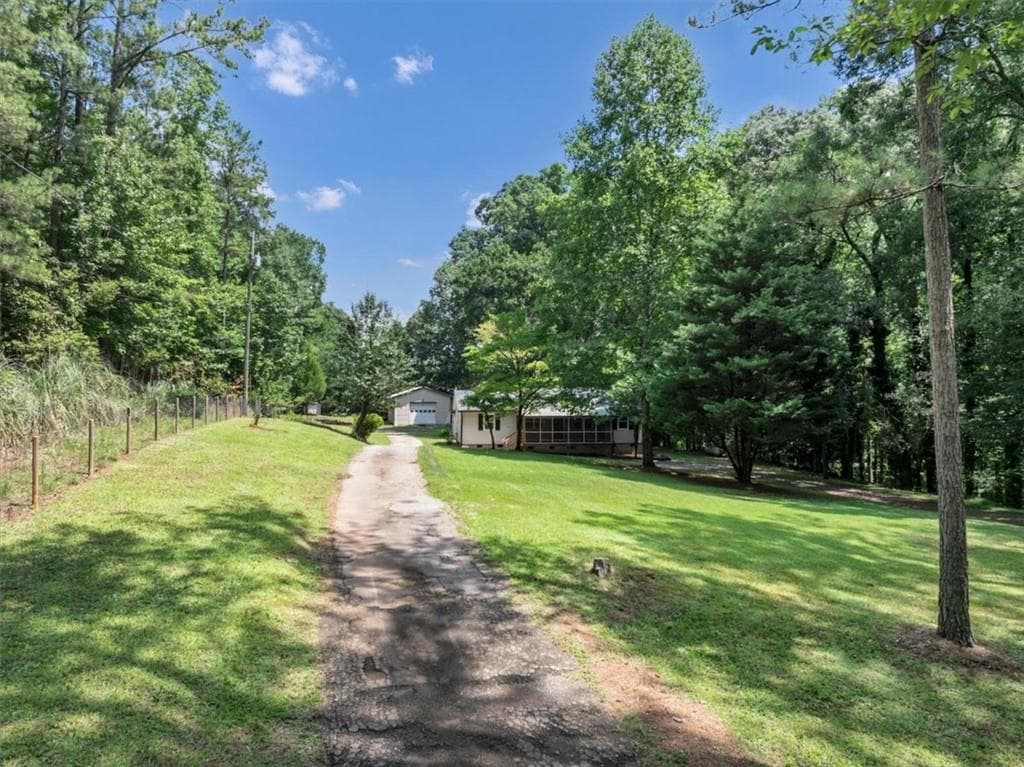 3 bedroom, 2 bathroom, 1,788 sq ft single family residence for sale at 400 Wyldewoode Drive, Mcdonough, GA 30253 — photo 4