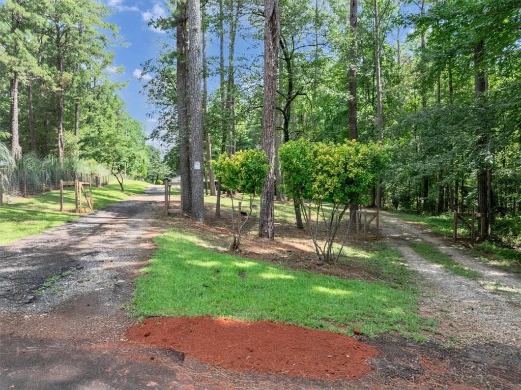 3 bedroom, 2 bathroom, 1,788 sq ft single family residence for sale at 400 Wyldewoode Drive, Mcdonough, GA 30253 — photo 6
