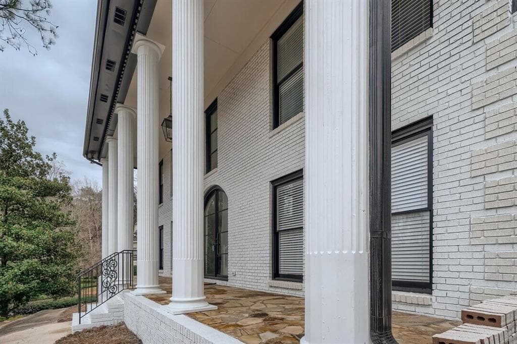 5 bedroom, 6 bathroom, 7,512 sq ft single family residence under contract at 425 Ferry Landing, Sandy Springs, GA 30328 — photo 4