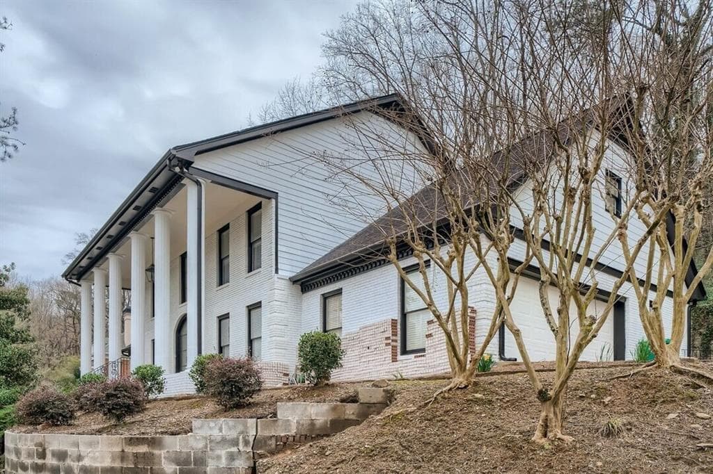 5 bedroom, 6 bathroom, 7,512 sq ft single family residence under contract at 425 Ferry Landing, Sandy Springs, GA 30328 — photo 5