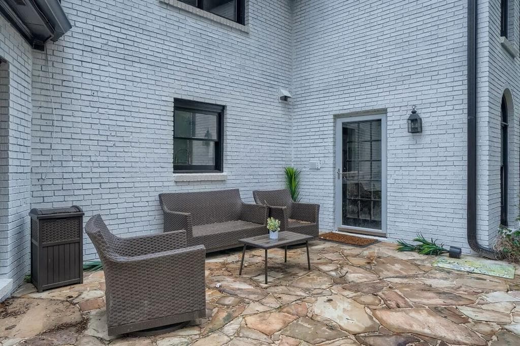 5 bedroom, 6 bathroom, 7,512 sq ft single family residence under contract at 425 Ferry Landing, Sandy Springs, GA 30328 — photo 7
