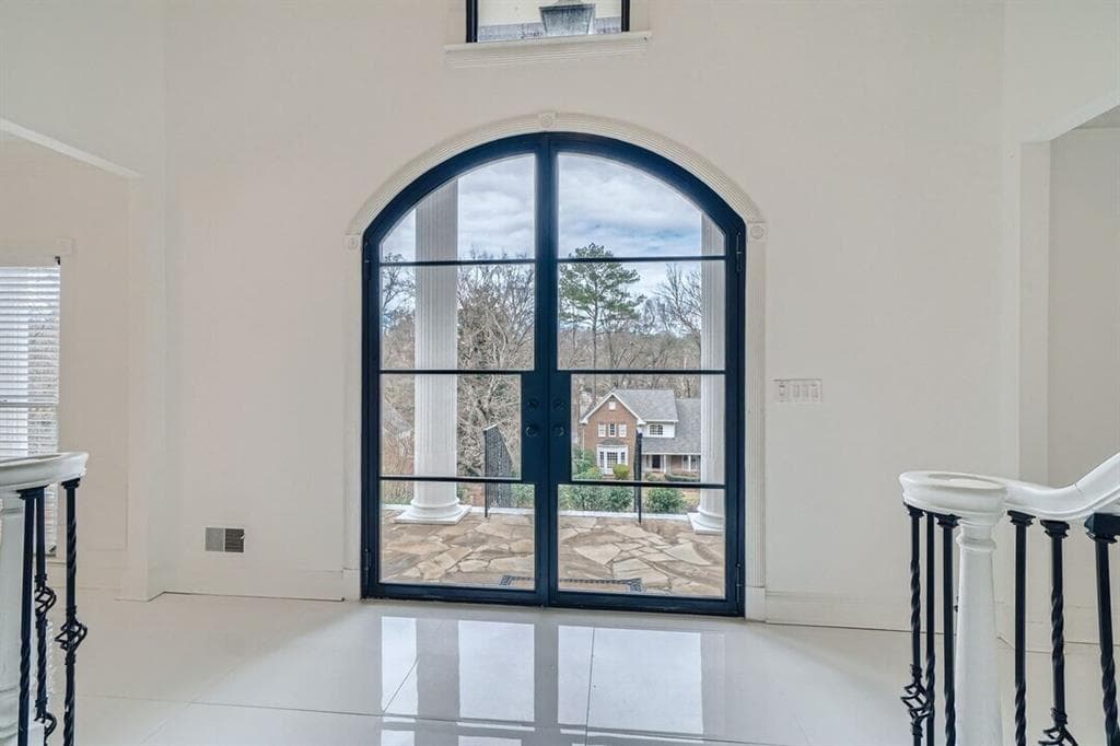 5 bedroom, 6 bathroom, 7,512 sq ft single family residence under contract at 425 Ferry Landing, Sandy Springs, GA 30328 — photo 9