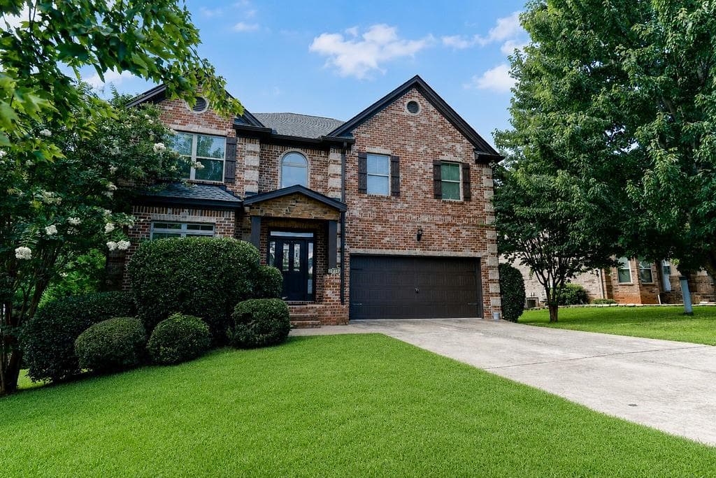 6 bedroom, 4 bathroom, 3,984 sq ft single family residence under contract at 2098 Murry Trail, Morrow, GA 30260