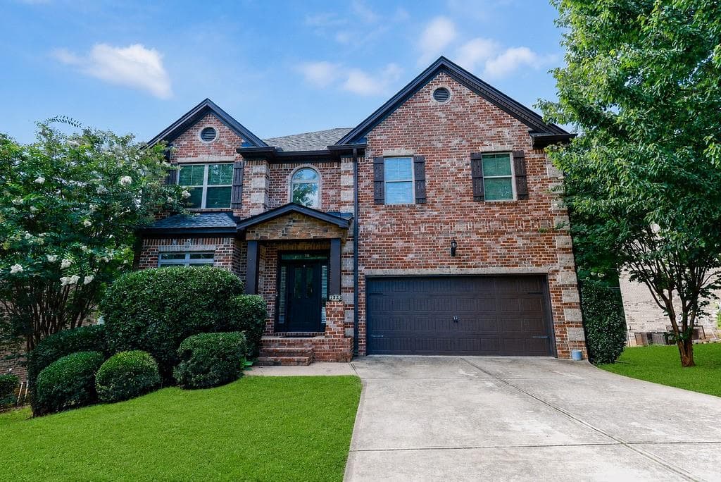 6 bedroom, 4 bathroom, 3,984 sq ft single family residence under contract at 2098 Murry Trail, Morrow, GA 30260 — photo 2