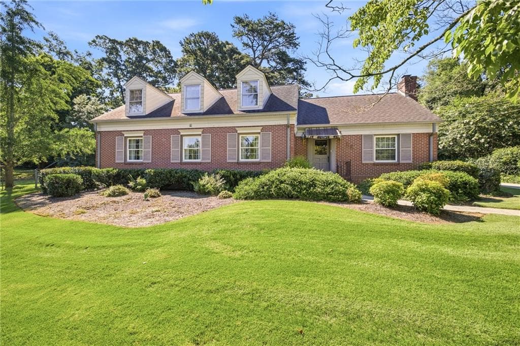 5 bedroom, 3 bathroom, 2,520 sq ft single family residence for sale at 1154 Glenwood Drive, Gainesville, GA 30501