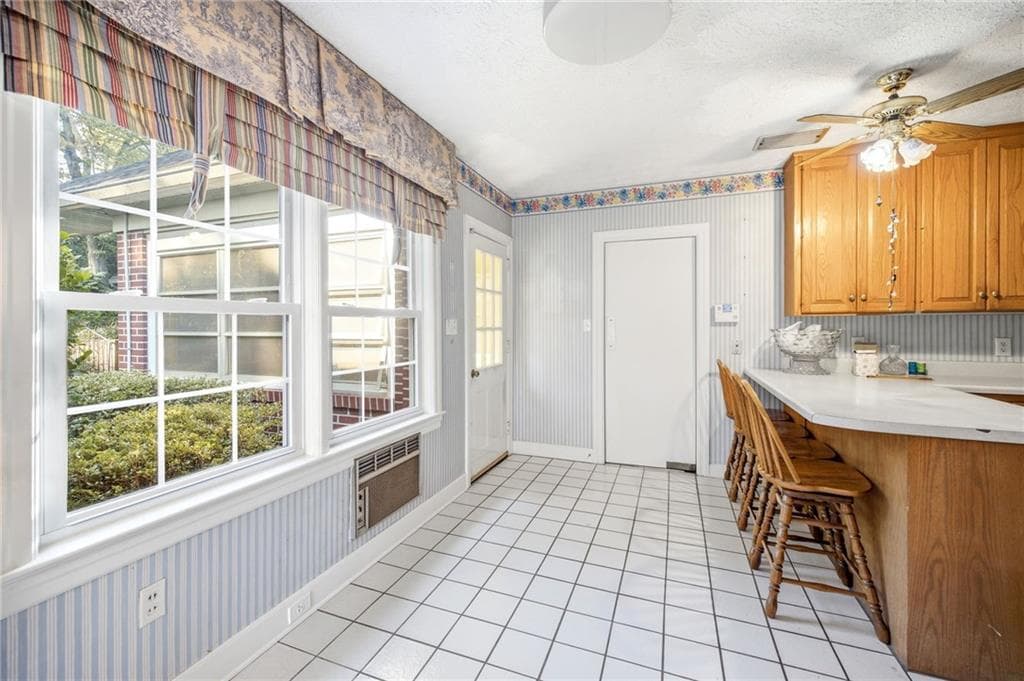 5 bedroom, 3 bathroom, 2,520 sq ft single family residence for sale at 1154 Glenwood Drive, Gainesville, GA 30501 — photo 5