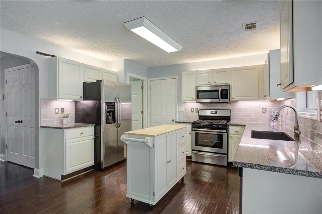 4 bedroom, 3 bathroom, 1,903 sq ft single family residence for sale at 5440 Tallantworth Crossing, Cumming, GA 30040 — photo 7