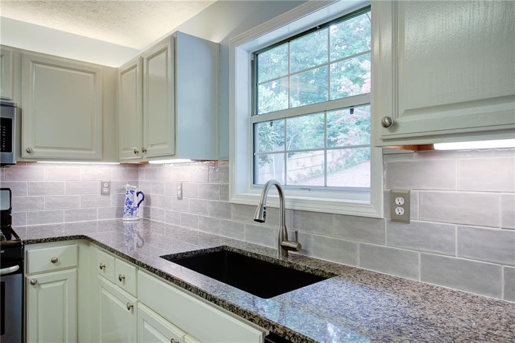 4 bedroom, 3 bathroom, 1,903 sq ft single family residence for sale at 5440 Tallantworth Crossing, Cumming, GA 30040 — photo 8