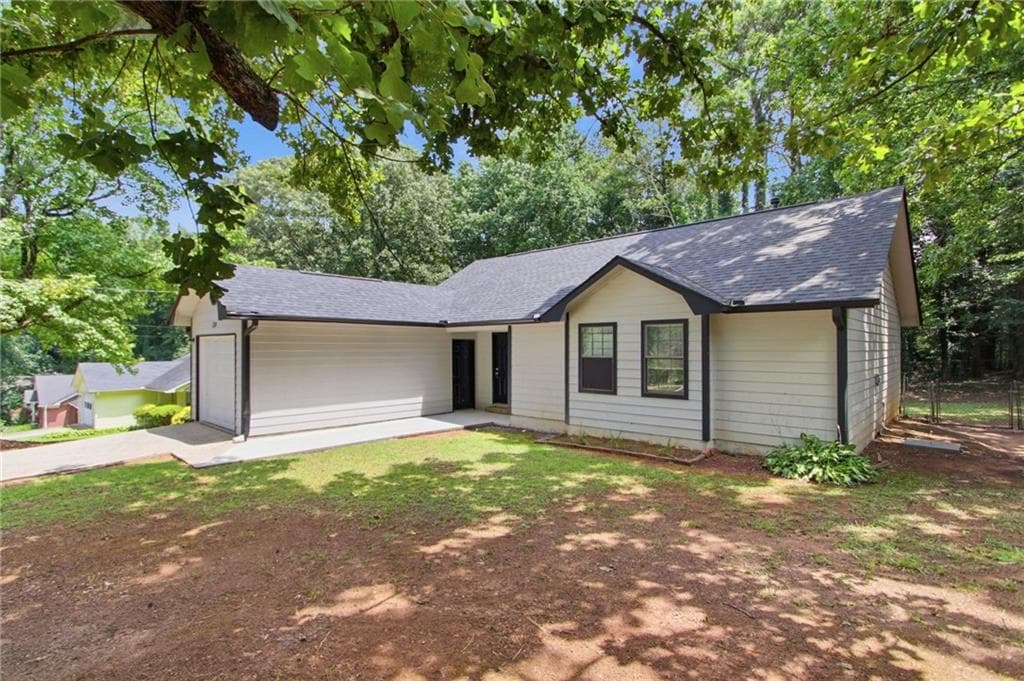 3 bedroom, 2 bathroom, 1,072 sq ft single family residence for sale at 124 Julie Lane, Stockbridge, GA 30281 — photo 3
