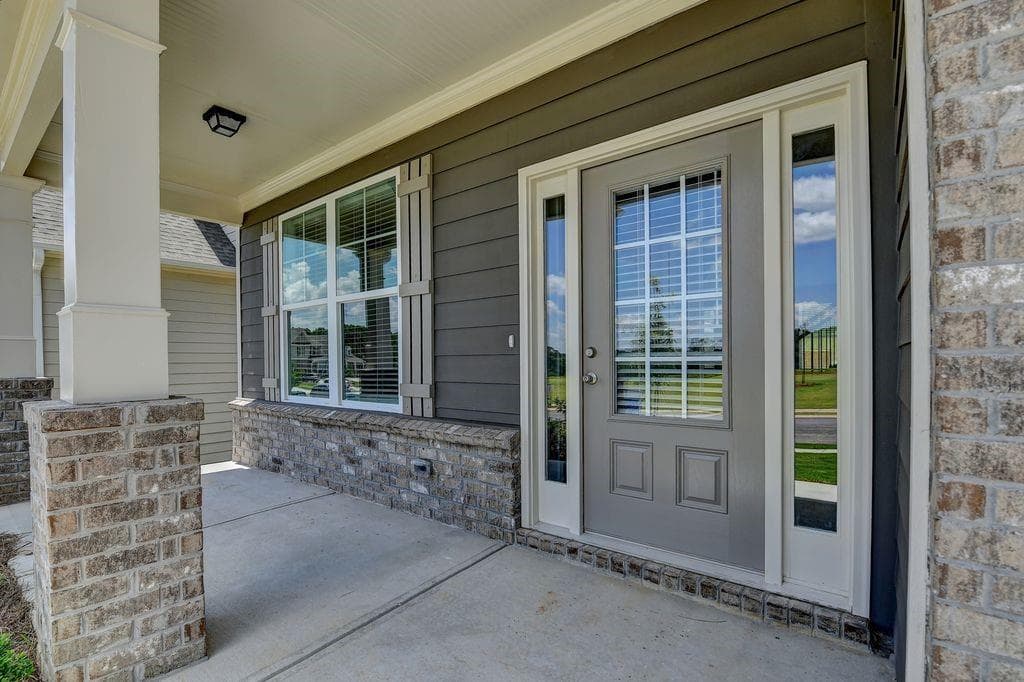 5 bedroom, 4 bathroom, 2,562 sq ft single family residence for rent at 7309 Yewtree Drive Walk, Flowery Branch, GA 30542 for $2,750 a month — photo 2