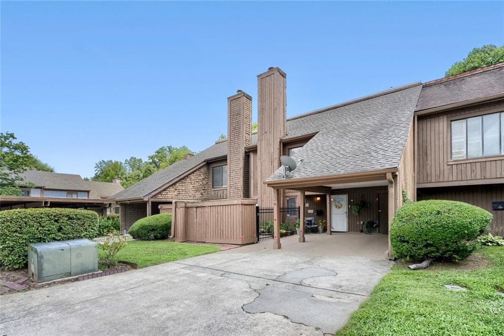 3 bedroom, 3 bathroom, 2,067 sq ft townhouse for sale at 85 Willowick Drive, Lithonia, GA 30038 — photo 2