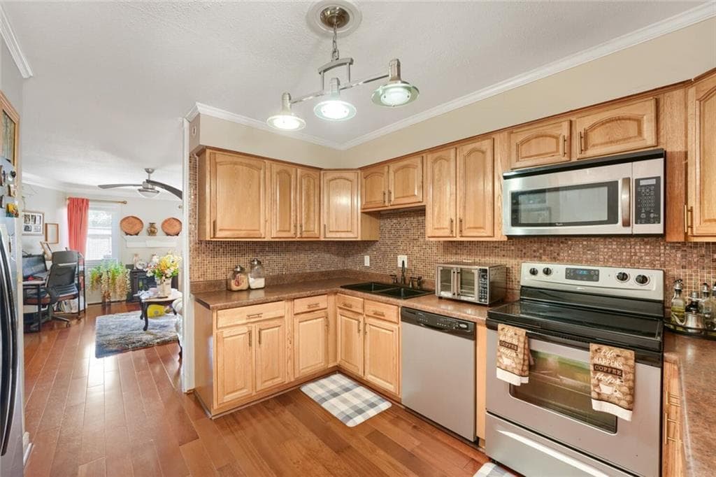 3 bedroom, 3 bathroom, 2,067 sq ft townhouse for sale at 85 Willowick Drive, Lithonia, GA 30038 — photo 10