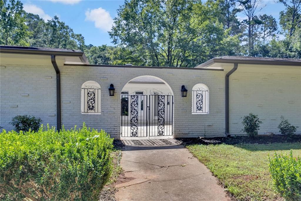 3 bedroom, 3 bathroom, 3,152 sq ft single family residence under contract at 18 Valley Trail, Covington, GA 30014 — photo 4