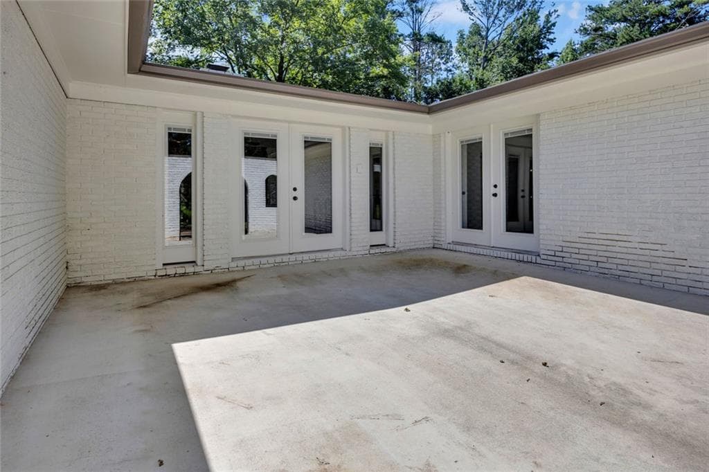 3 bedroom, 3 bathroom, 3,152 sq ft single family residence under contract at 18 Valley Trail, Covington, GA 30014 — photo 5