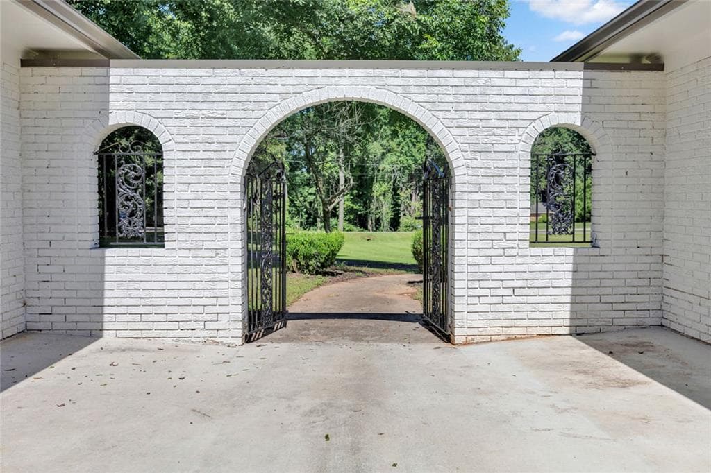 3 bedroom, 3 bathroom, 3,152 sq ft single family residence under contract at 18 Valley Trail, Covington, GA 30014 — photo 6