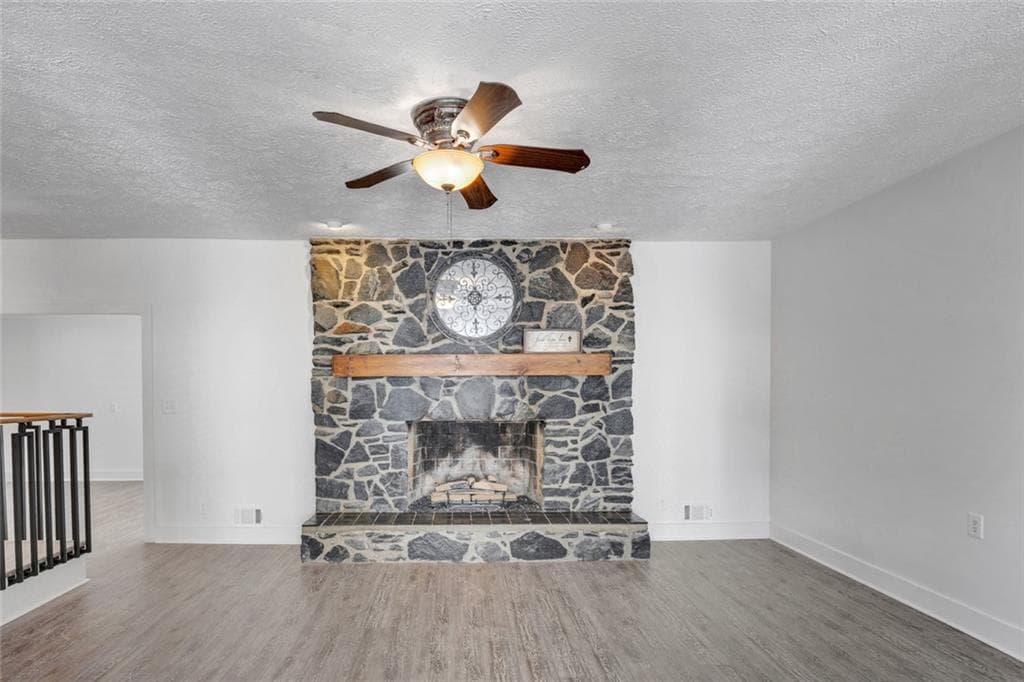 3 bedroom, 3 bathroom, 3,152 sq ft single family residence under contract at 18 Valley Trail, Covington, GA 30014 — photo 9