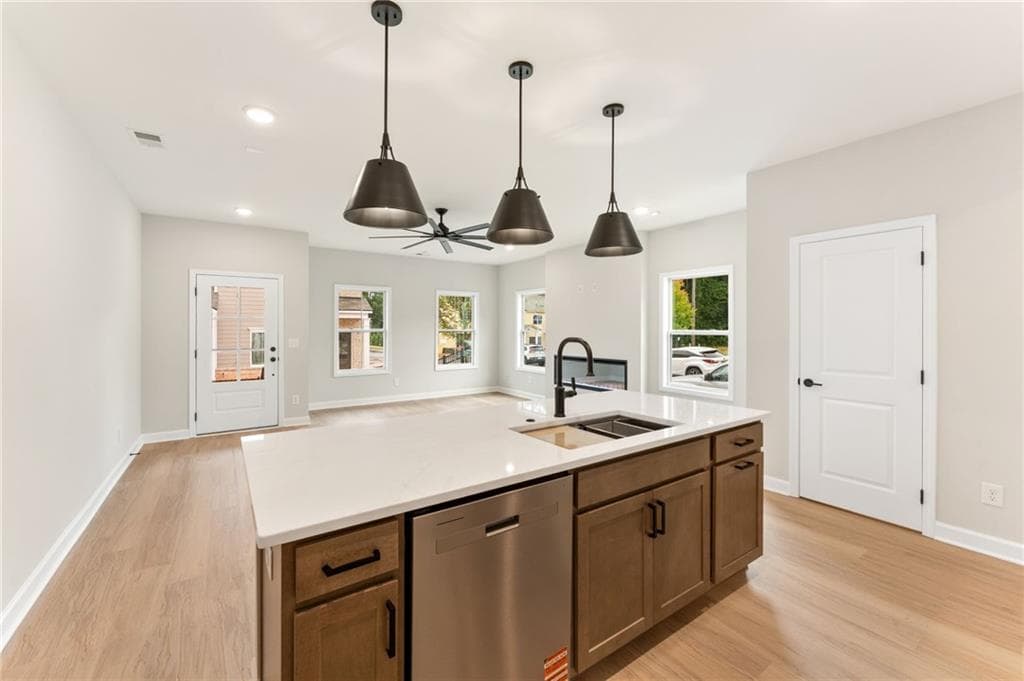 3 bedroom, 3 bathroom, 1,615 sq ft townhouse under contract at 1925 Kinnard Alley, Kennesaw, GA 30144 — photo 2