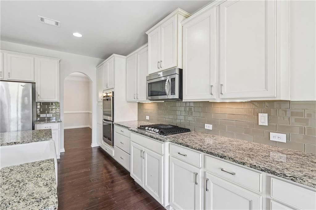 4 bedroom, 3 bathroom, 2,989 sq ft single family residence under contract at 5155 Northview Lake, Cumming, GA 30040 — photo 2